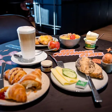 Motel One Berlin-Potsdamer Platz-3